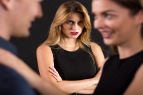 Kıskançlık aşkın göstergesi midir?